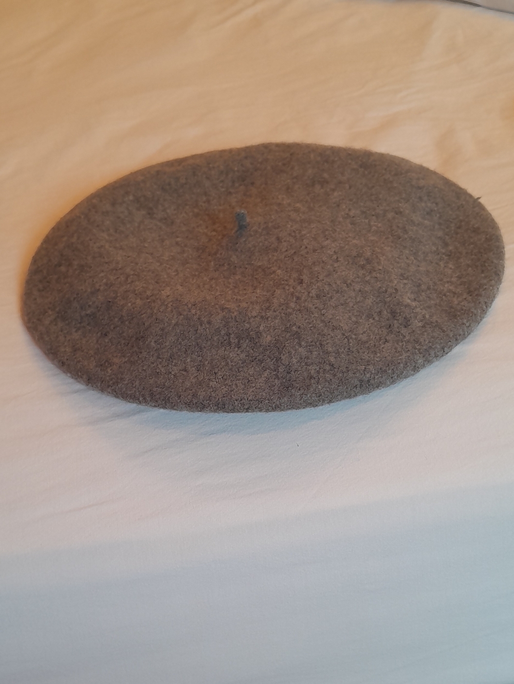 Classic Gray 100% Wool Beret - Picture 5 of 8